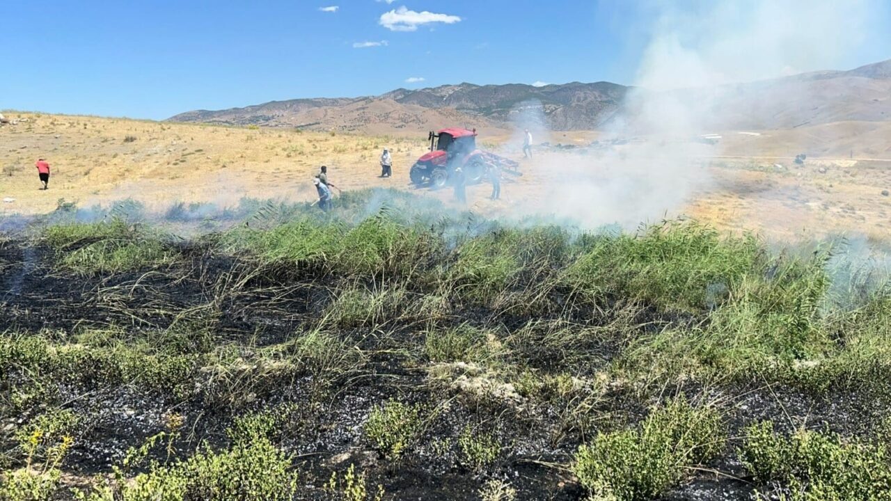 Tunceli Tarım ve Orman Müdürlüğü, biçerdöver ile hasatta yangın kontrolüne