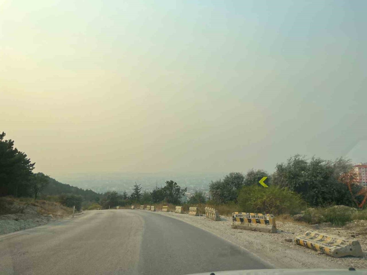 Bilecik’te devam eden orman yangının dumanları Eskişehir’e ulaştı. Bilecik’in Pazaryeri