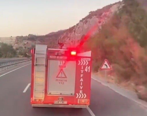 DÜZCE(İHA) – Bilecik’teki söndürme çalışmalarını tamamlayan Düzce Belediyesi İtfaiye Müdürlüğünü