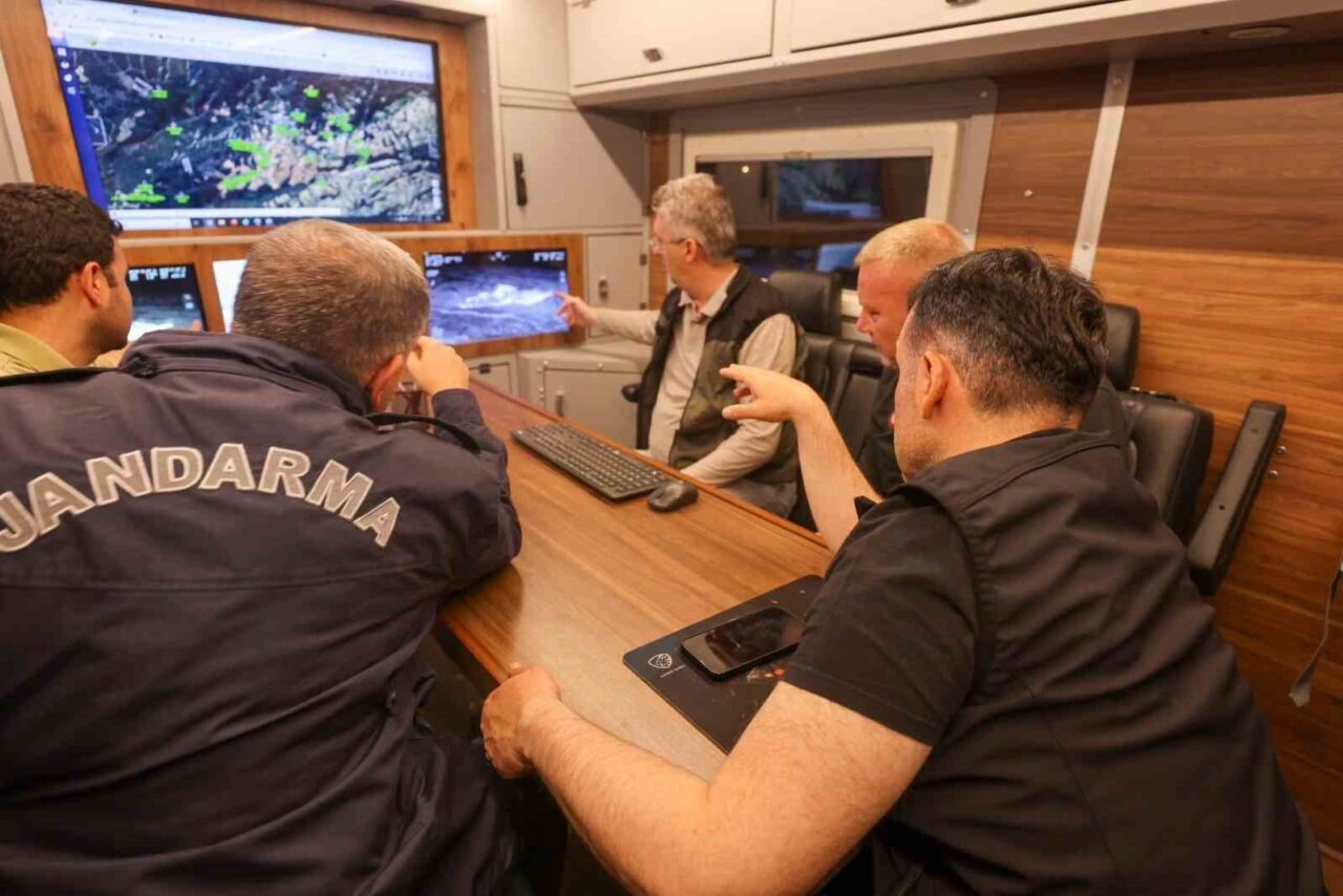 Bilecik Valisi Faik Oktay Sözer, anızda başlayıp ormana sıçrayan yangın,