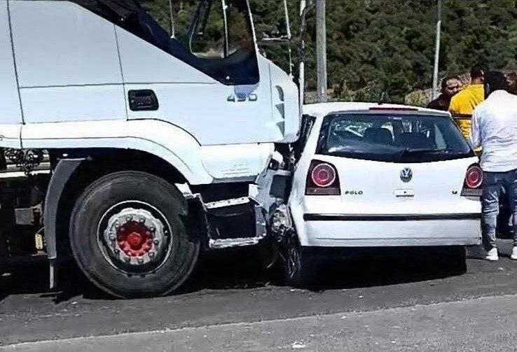Bilecik’te seyir halindeki tır ile otomobil çarpışması sonucu meydana gelen
