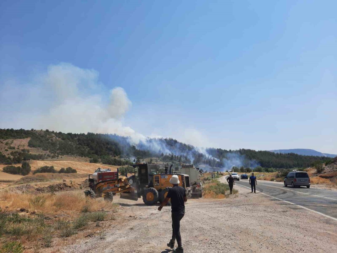 Bilecik’in Gölpazarı ilçesi yakınlarında başlayan orman yangını söndürülmeye çalışılıyor. Gölpazarı