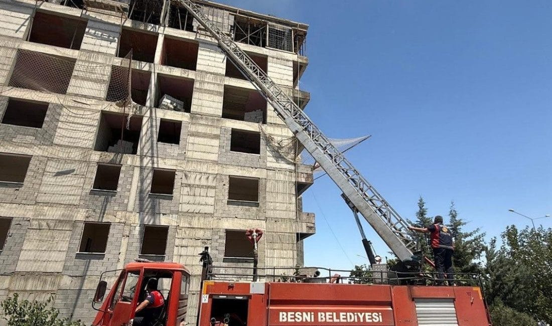 Adıyaman’ın Besni ilçesinde yapımı devam eden bir bina inşaatında çıkan