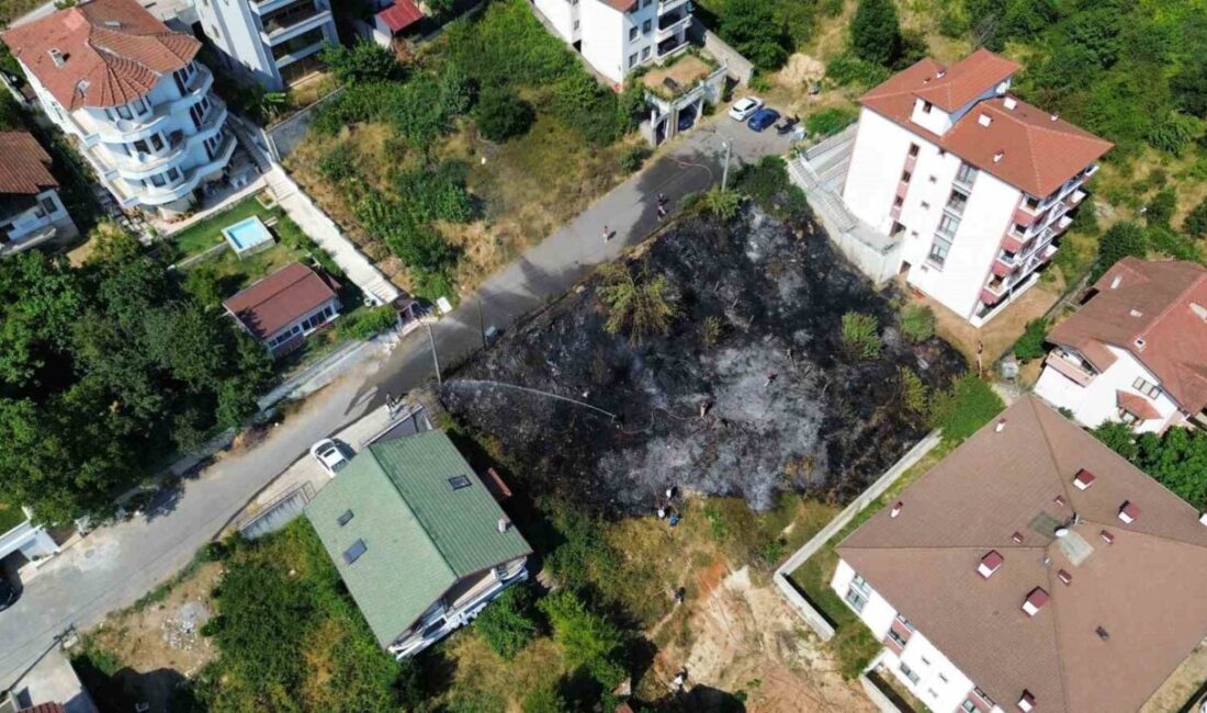 Düzce’de binaların arasındaki boş arazide çıkan yangın, itfaiye ekiplerinin hızlı