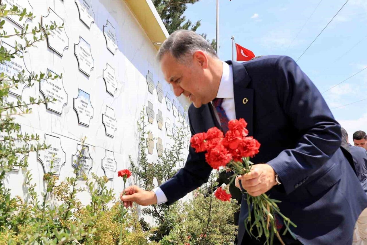 Bingöl’de 15 Temmuz demokrasi zaferinin 9’uncu yıl dönümünde şehitlikler ziyaret