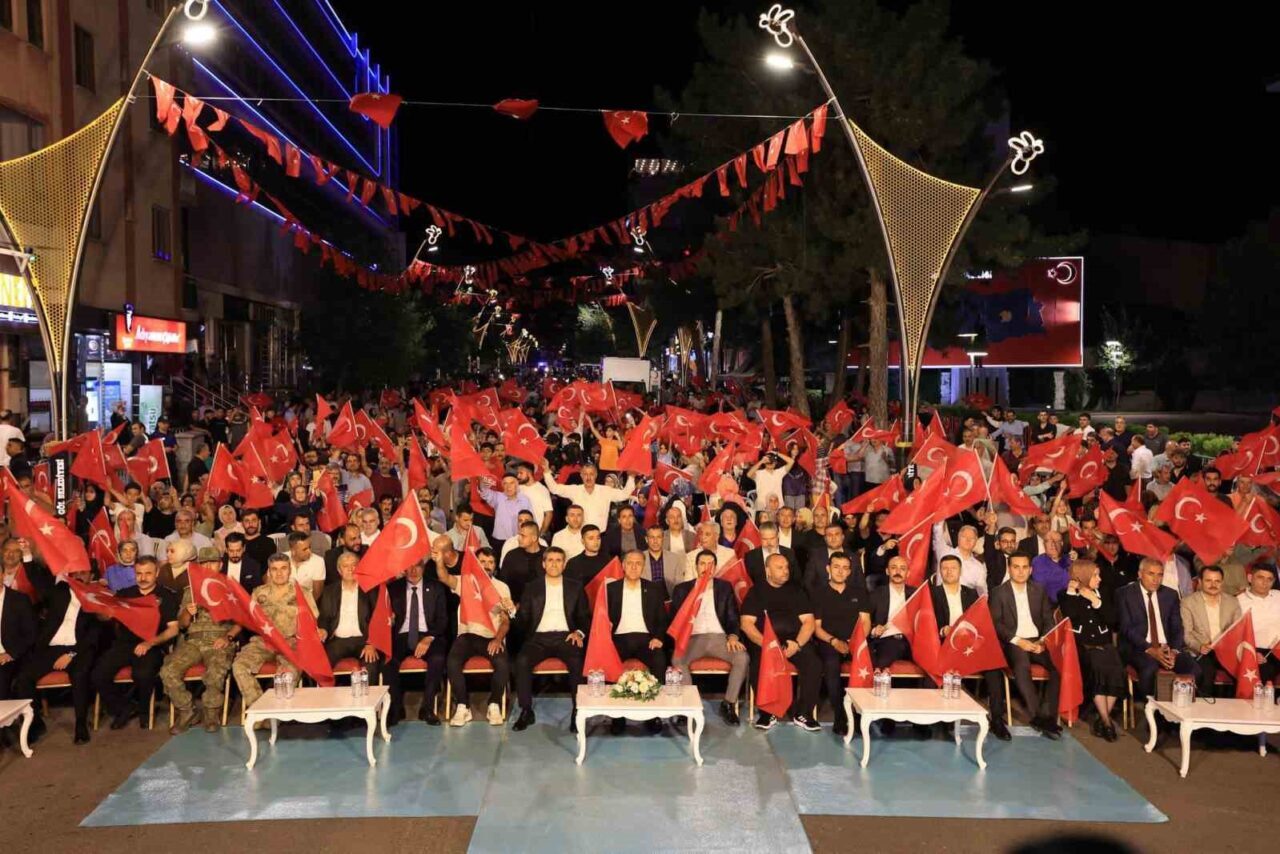 Bingöl’de 15 Temmuz Demokrasi ve Milli Birlik Günü dolayısıyla vatandaşlar