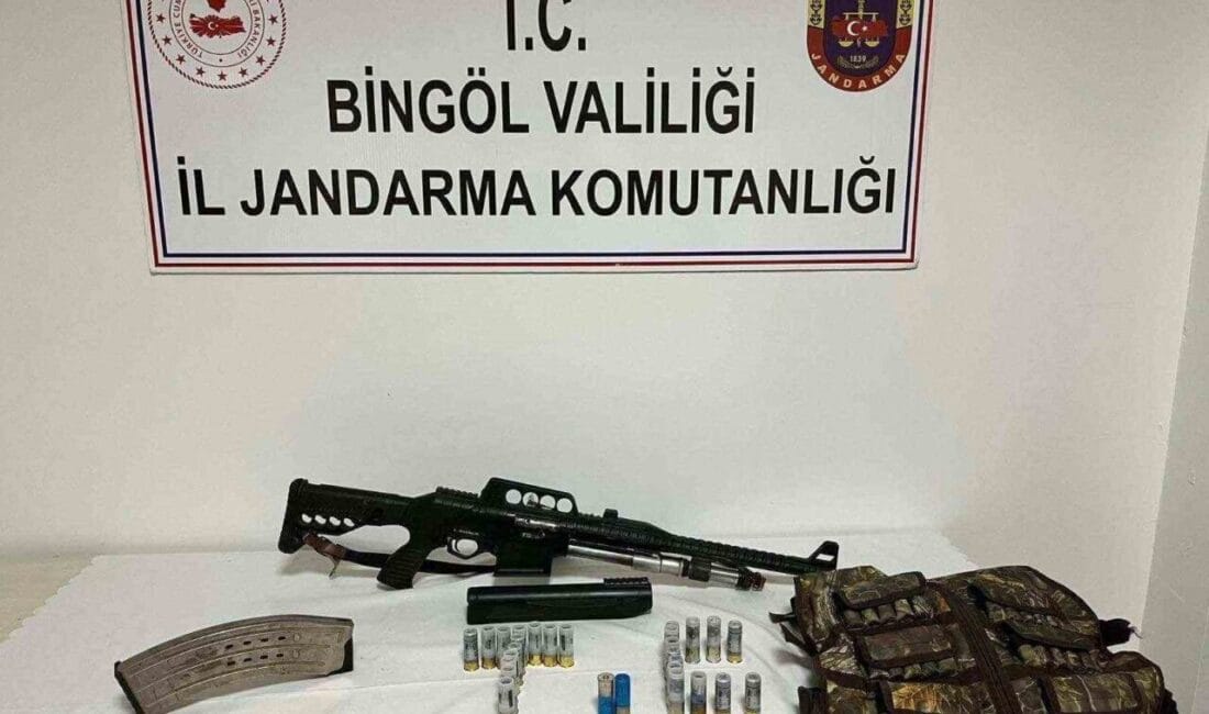 Bingöl’de jandarma tarafından yapılan çalışmada 2 adet tüfek ele geçirildi.