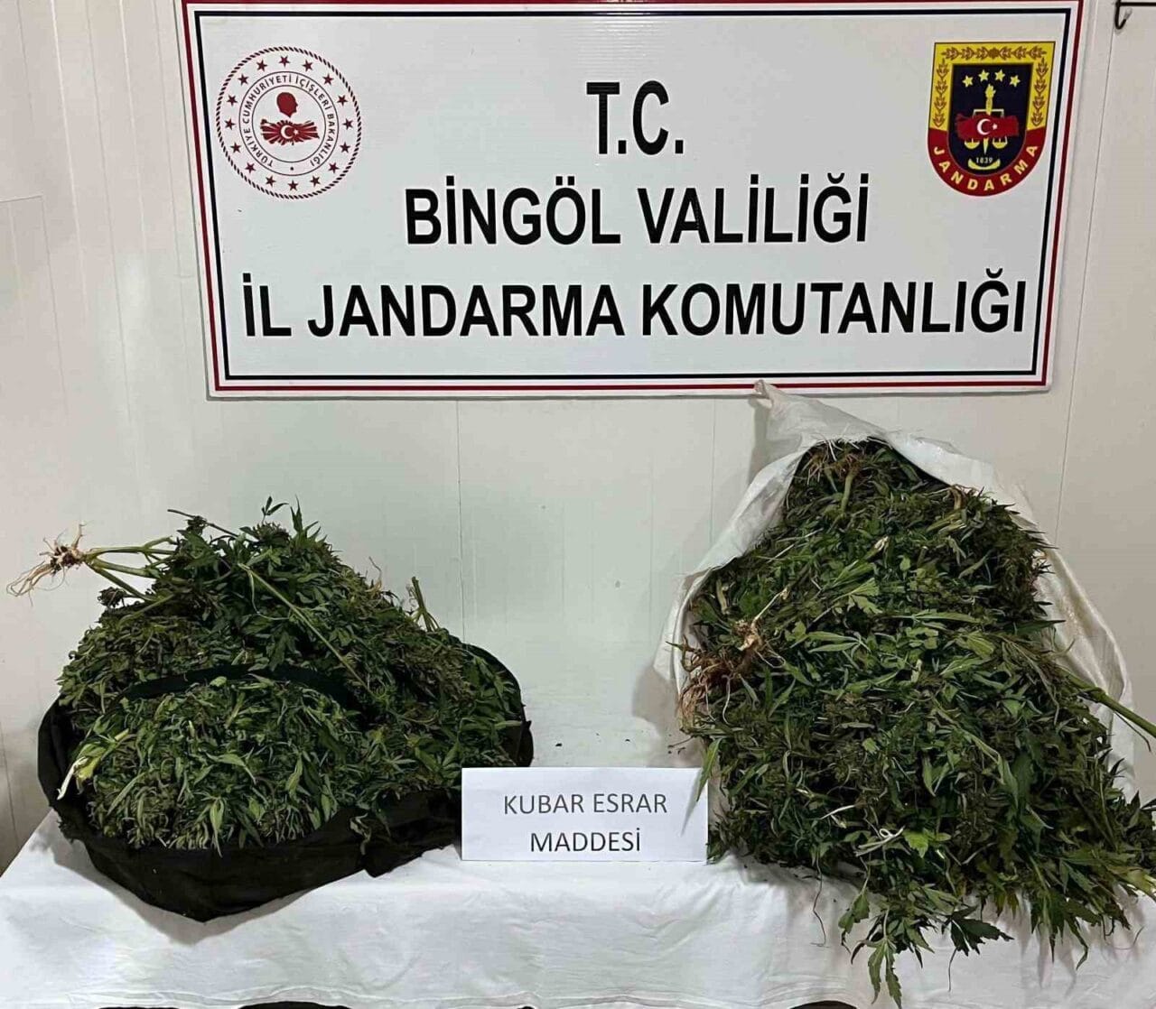Bingöl’de durdurulan bir aracın bagajında 17 kilo 936 gram kubar