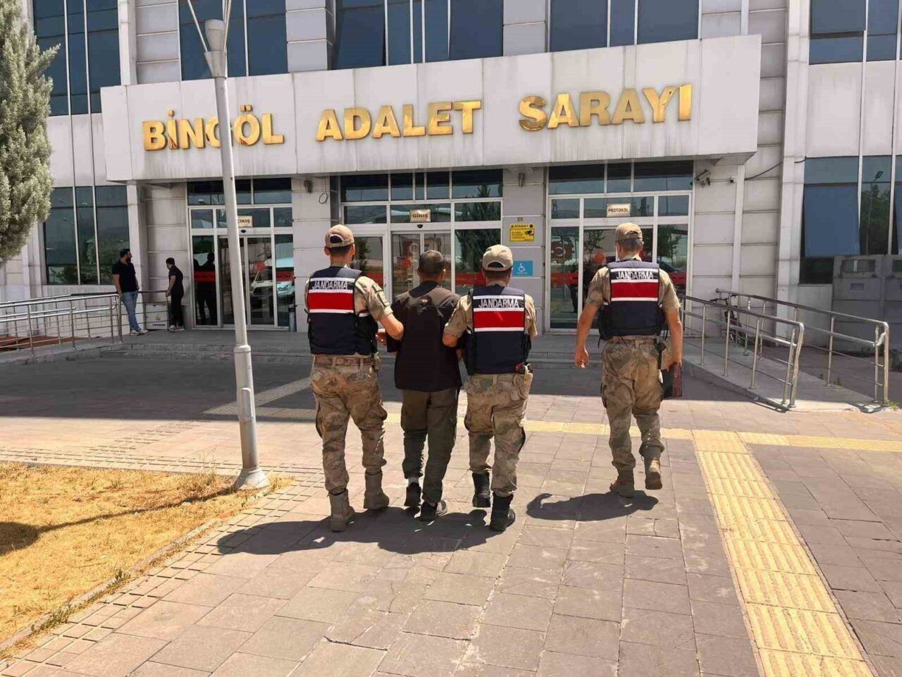 Bingöl’de İl Jandarma Komutanlığı ekipleri tarafından kasten öldürme suçundan 8