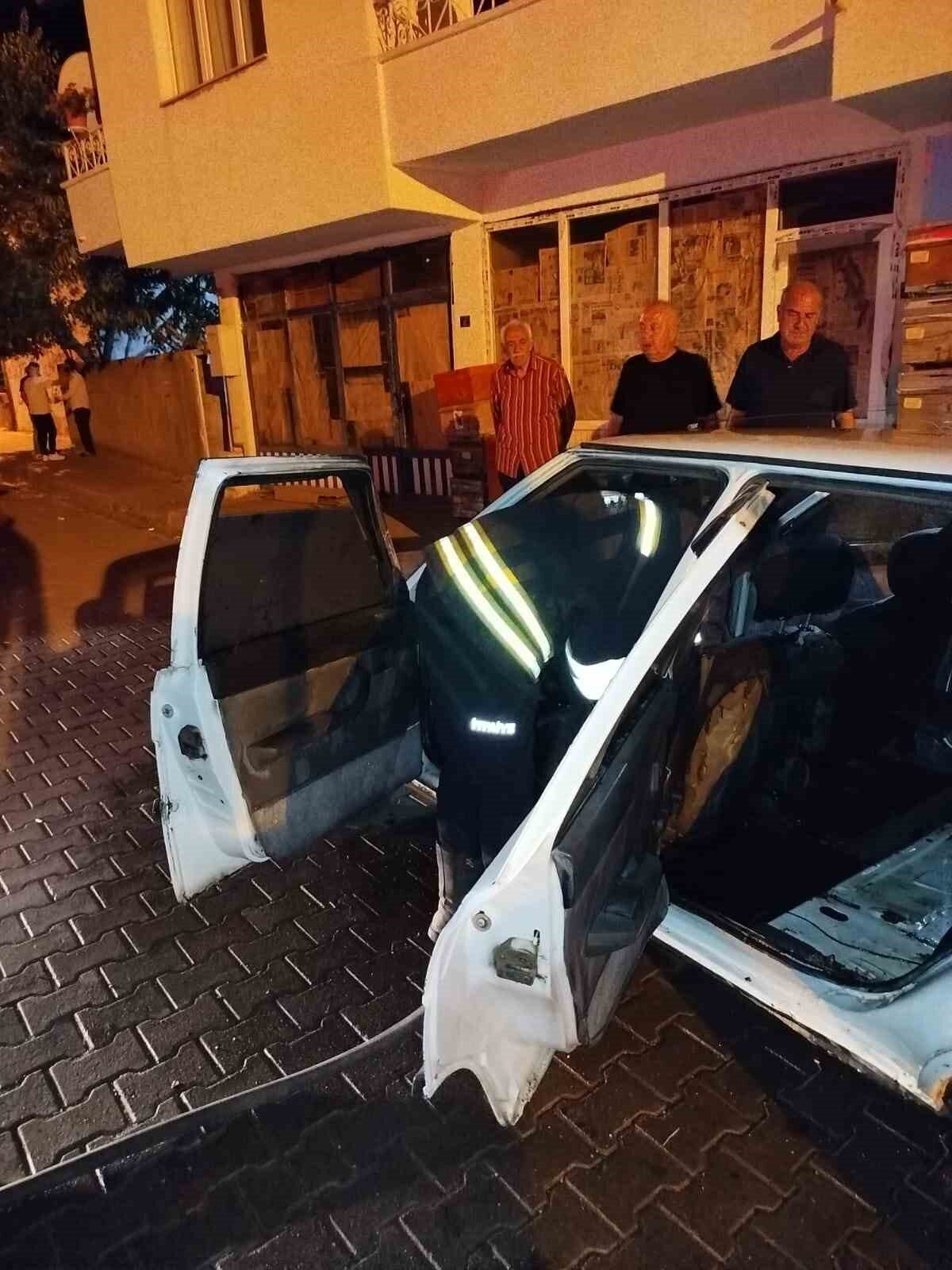 Bingöl’ün Genç ilçesinde park halindeki araç alev aldı. Yangın, itfaiye