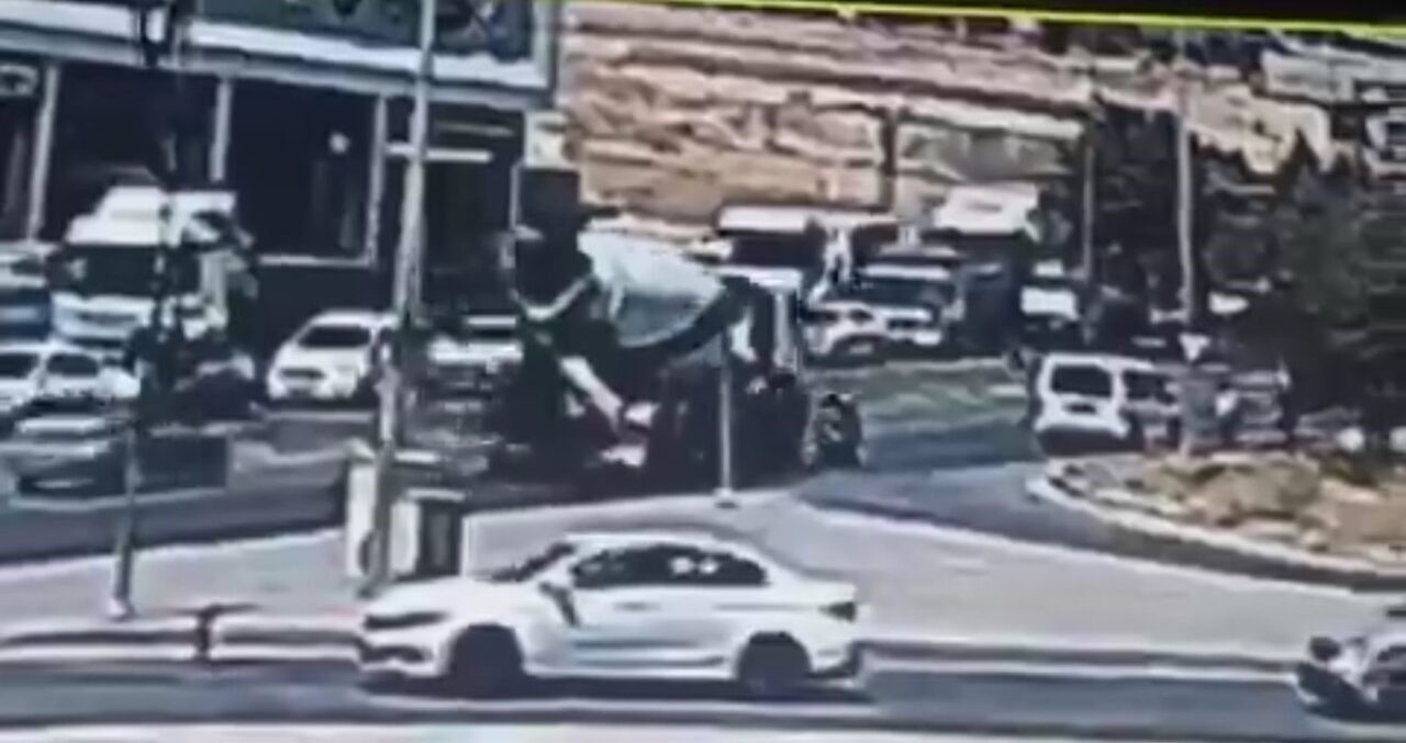 Gaziantep’te motosikletin beton mikserine çarpması sonucu annenin hayatını kaybettiği, sürücü