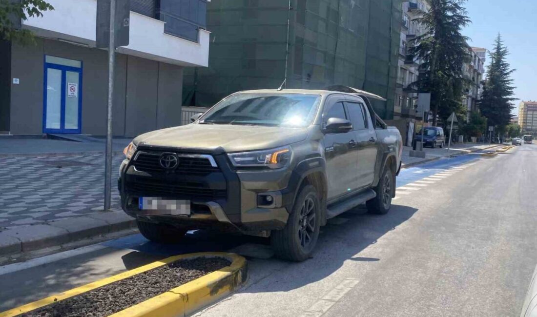 Eskişehir Büyükşehir Belediyesi tarafından yapılan bisiklet yolları nedeniyle park yeri