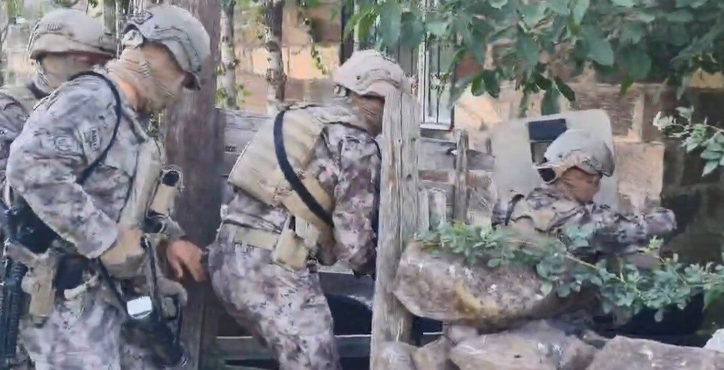 Bitlis merkezli 6 ilde düzenlenen suç örgütü operasyonunda 22 kişi