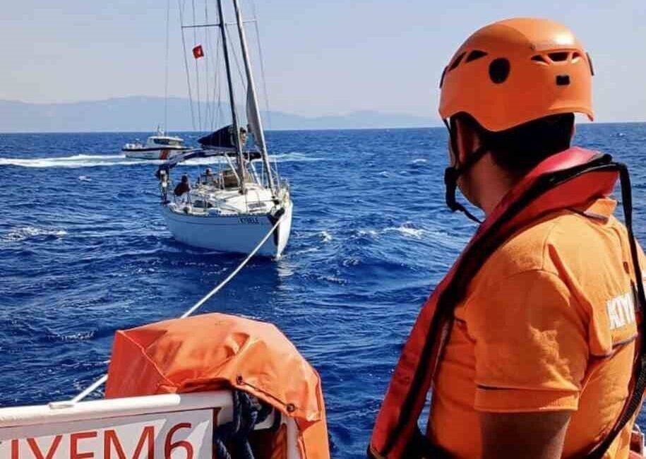 Muğla’nın Bodrum ilçesi Karaada açıklarında makine arızası yaşayan 10 metre