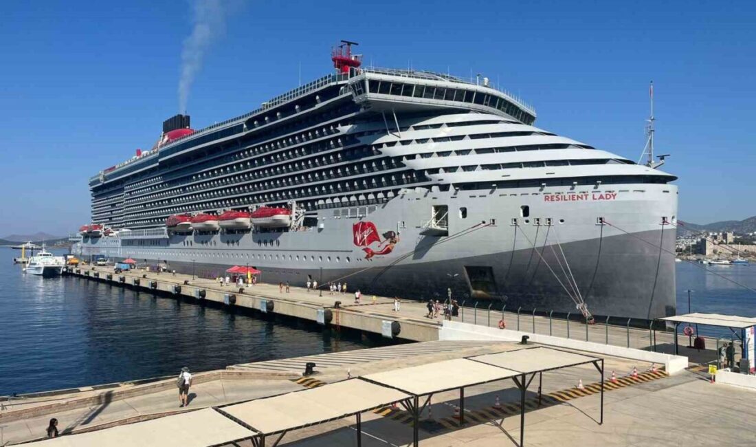 Muğla’nın Bodrum ilçesine gelen Resilient Lady adlı kurvaziyer, 2 bin