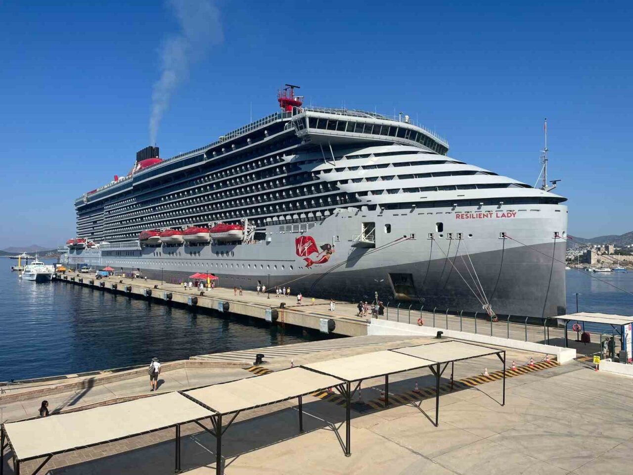 Muğla’nın Bodrum ilçesine gelen Resilient Lady adlı kurvaziyer, 2 bin