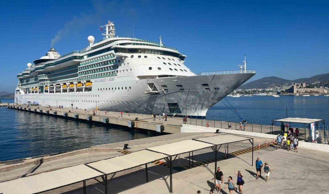 Muğla’nın Bodrum ilçesine gelen Brilliance of the Seas adlı kruvaziyer,