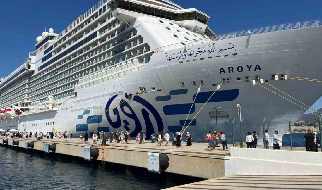 Muğla’nın Bodrum ilçesine gelen Aroya isimli yolcu gemisi, toplamda 2
