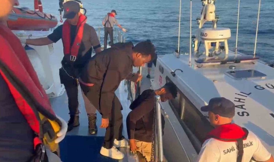 Muğla’nın Bodrum ilçesi açıklarında 19 düzensiz göçmen yakalandı. Bodrum’da görevli