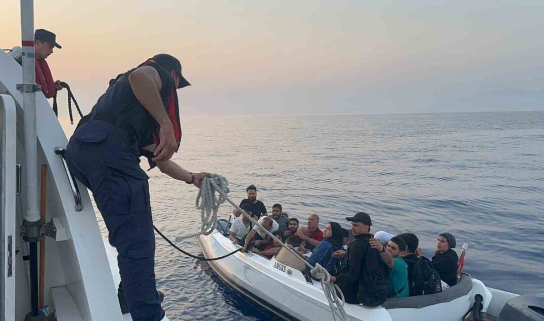 Muğla’nın Bodrum ilçesi açıklarında 20 düzensiz göçmen kurtarıldı. Bodrum açıklarında