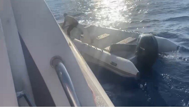 Muğla’nın Bodrum ilçesinde Sahil Güvenlik ekiplerince 27 düzensiz göçmen yakalandı.