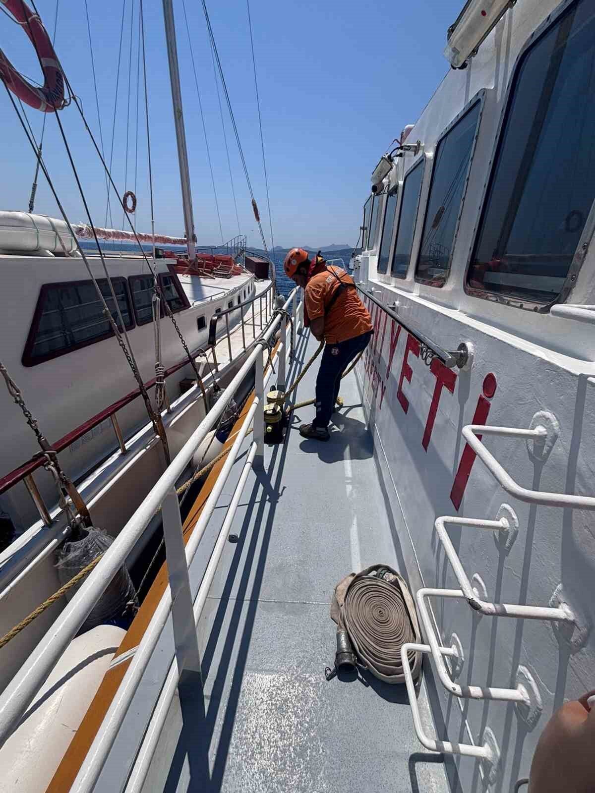 Muğla’nın Bodrum ilçesinde içerisinde 3 kişi bulunan ve su almaya