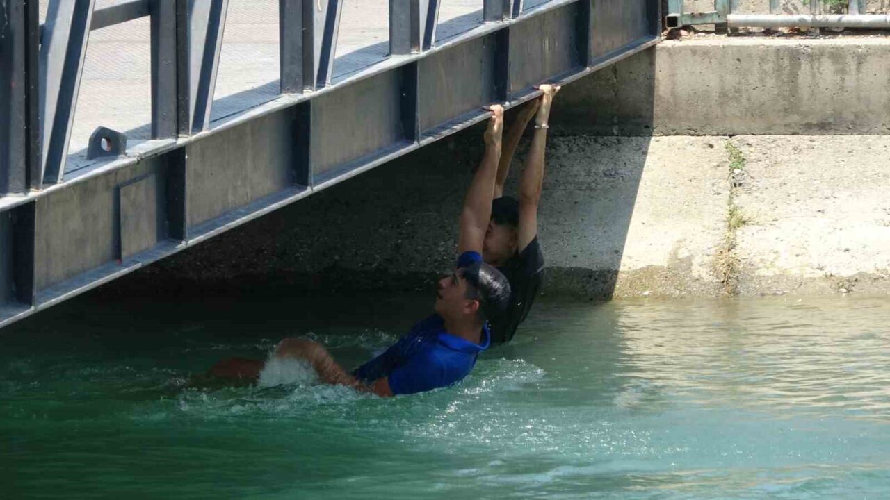 Adana’da serinlemek için sulama kanalına giren bir çocuk boğulma tehlikesi