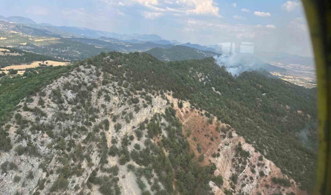 Bolu’nun Göynük ilçesinde ormanlık alanda çıkan yangın, 3 helikopterle havadan,