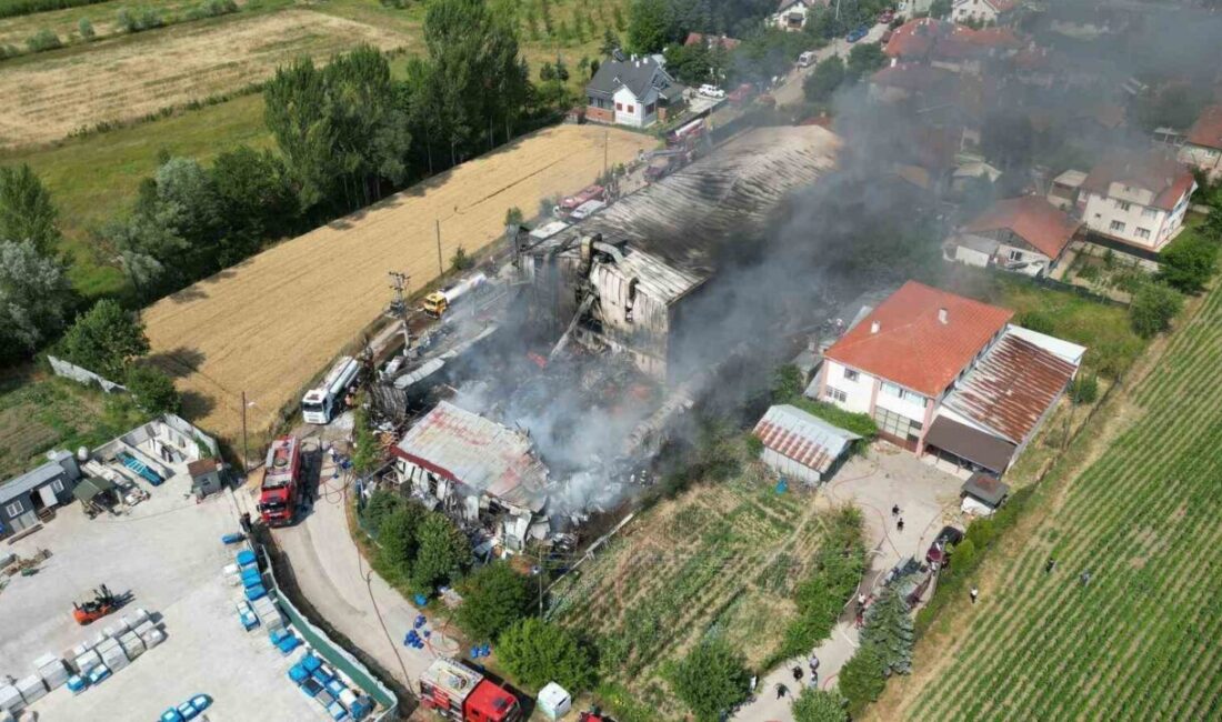 Bolu’da medikal ürünlerin üretildiği fabrikada çıkan yangın, yaklaşık 2 saatlik