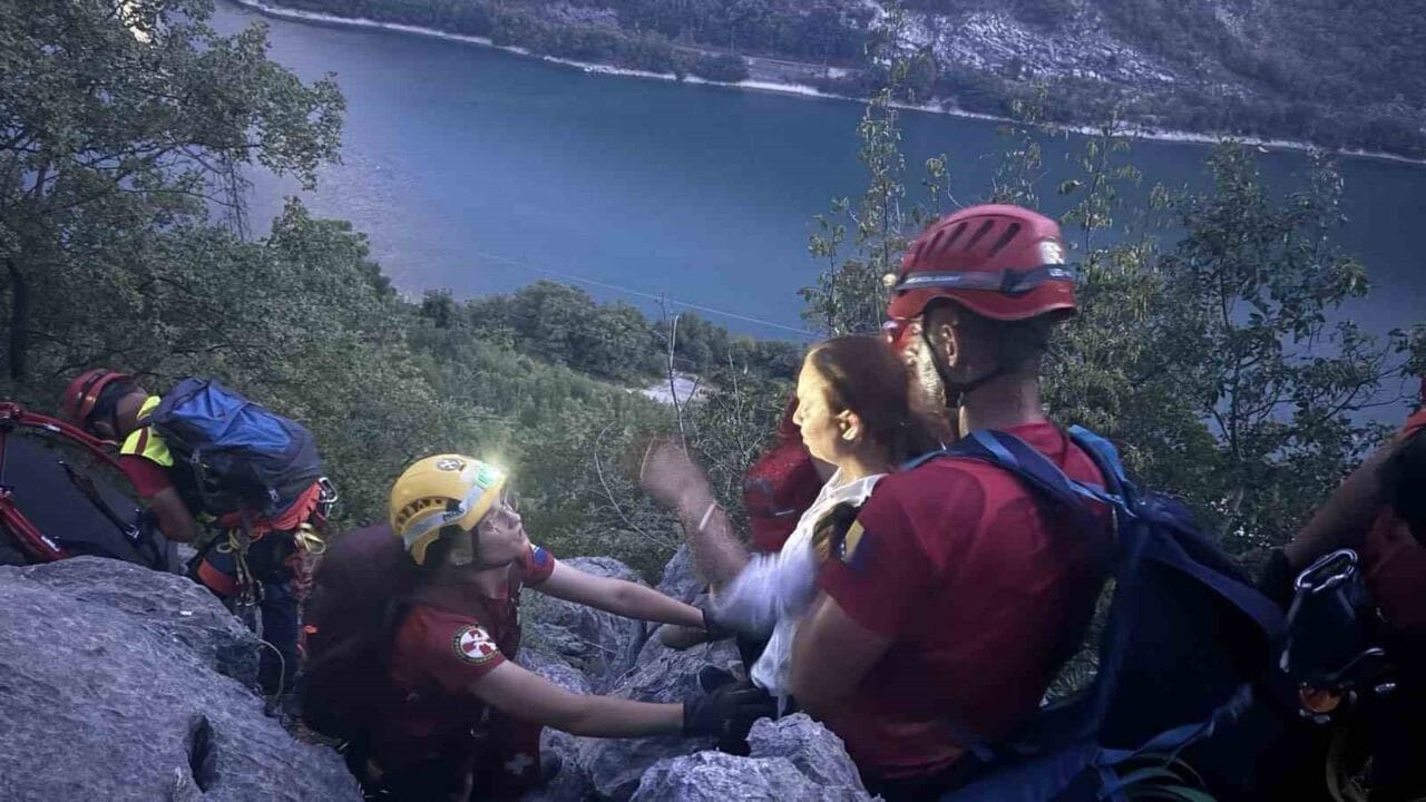 Bosna Hersek’in Mostar şehri yakınlarında dağda kaybolan Türkiye ve Azerbaycan