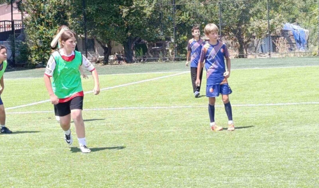 Bilecik’in Bozüyük ilçesinde düzenlenen kızlar ve erkekler futbol turnuvası büyük