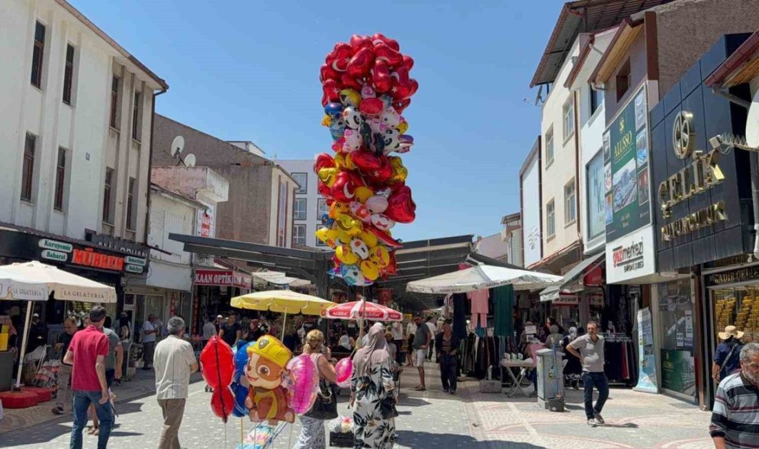 Afyonkarahisar’ın Emirdağ ilçesinde yaklaşık 45 bin olan nüfus, yaz tatilinde