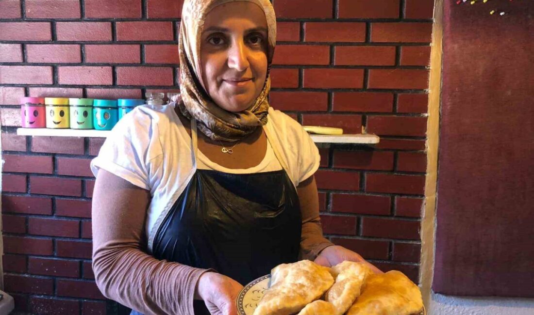 Eskişehir’de yapılan çi börek, ince hamuru ve hafif iç harcıyla