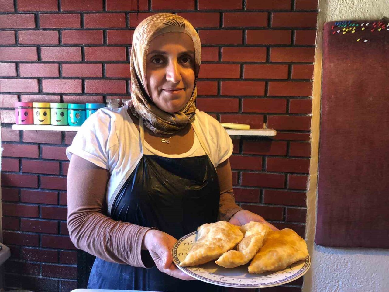 Eskişehir’de yapılan çi börek, ince hamuru ve hafif iç harcıyla