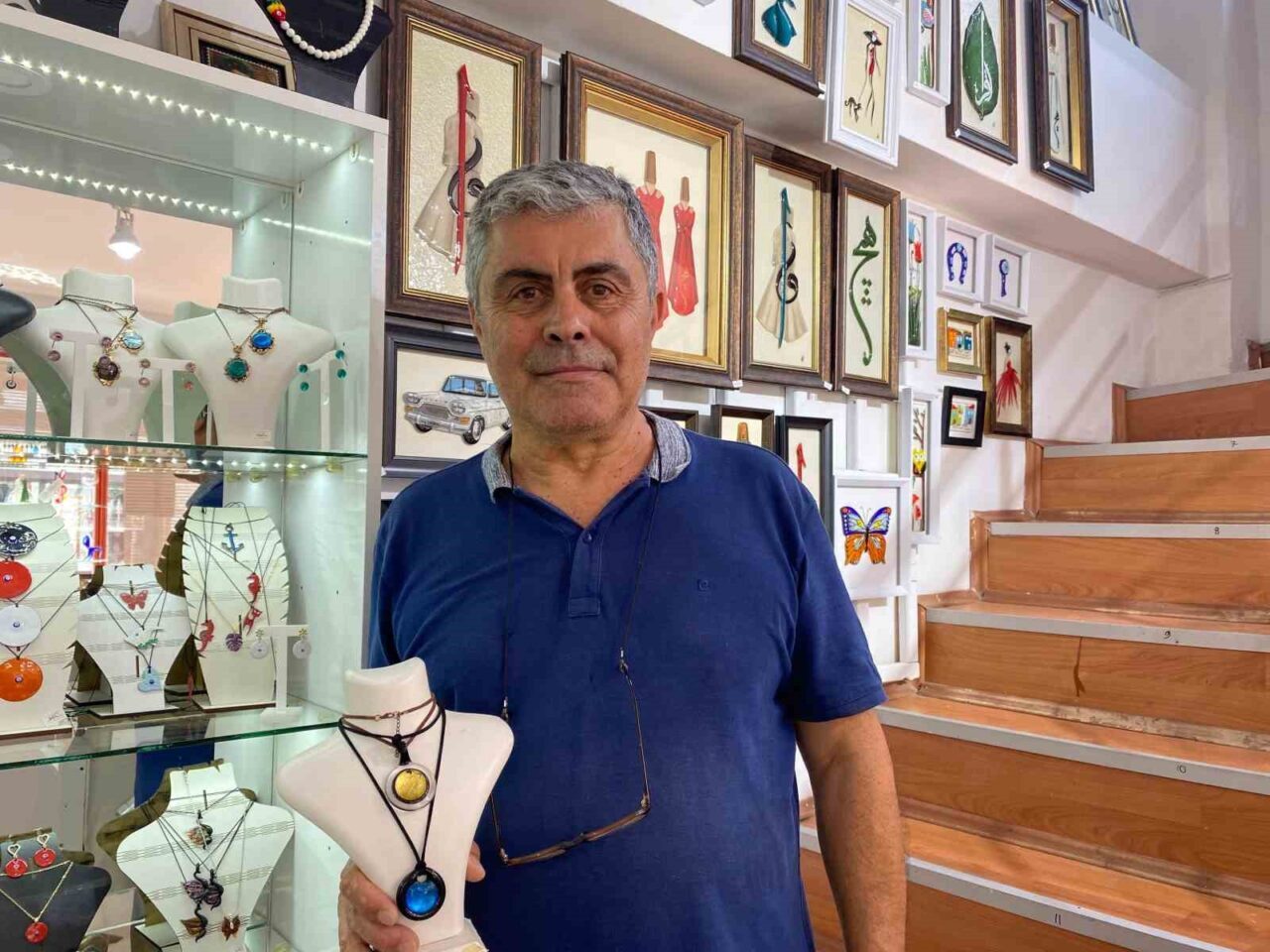 Eskişehir Odunpazarı’nda cam temelli hediyelik ürünler yapan Feza Erden, kenti