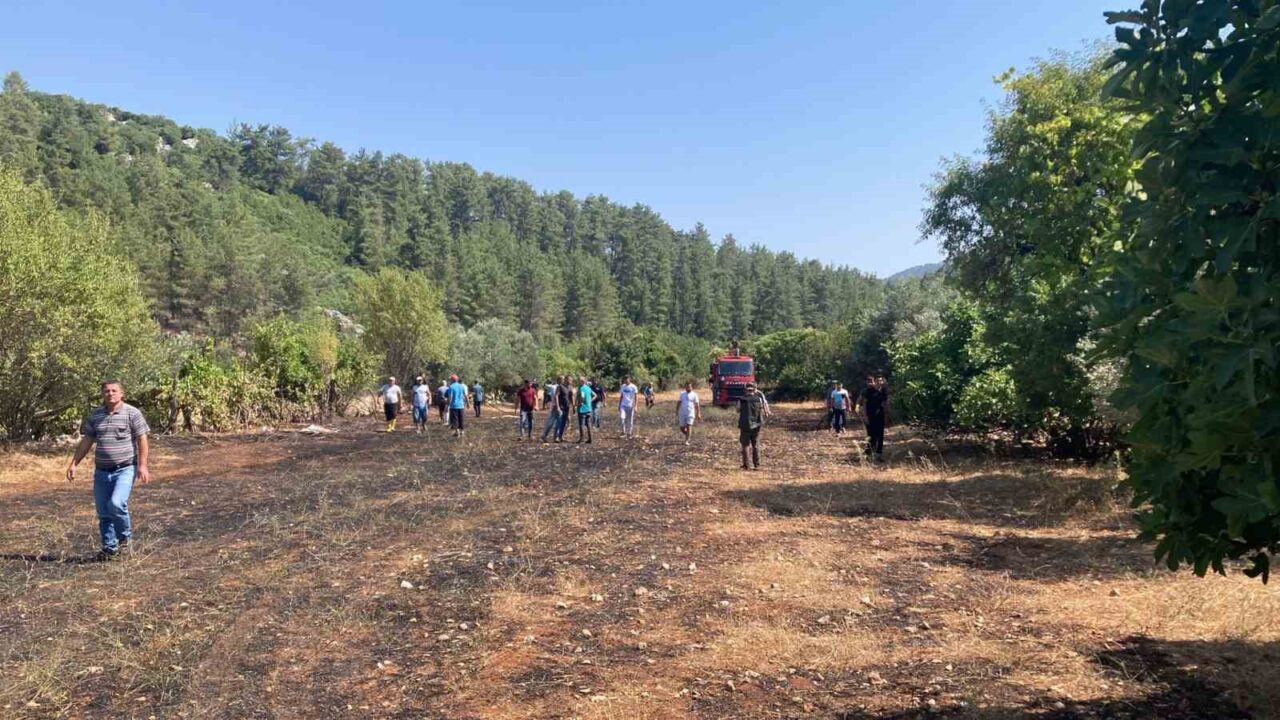 Burdur’un Bucak ilçesine bağlı Kayı köyünde çıkan arazi yangını, ekiplerin