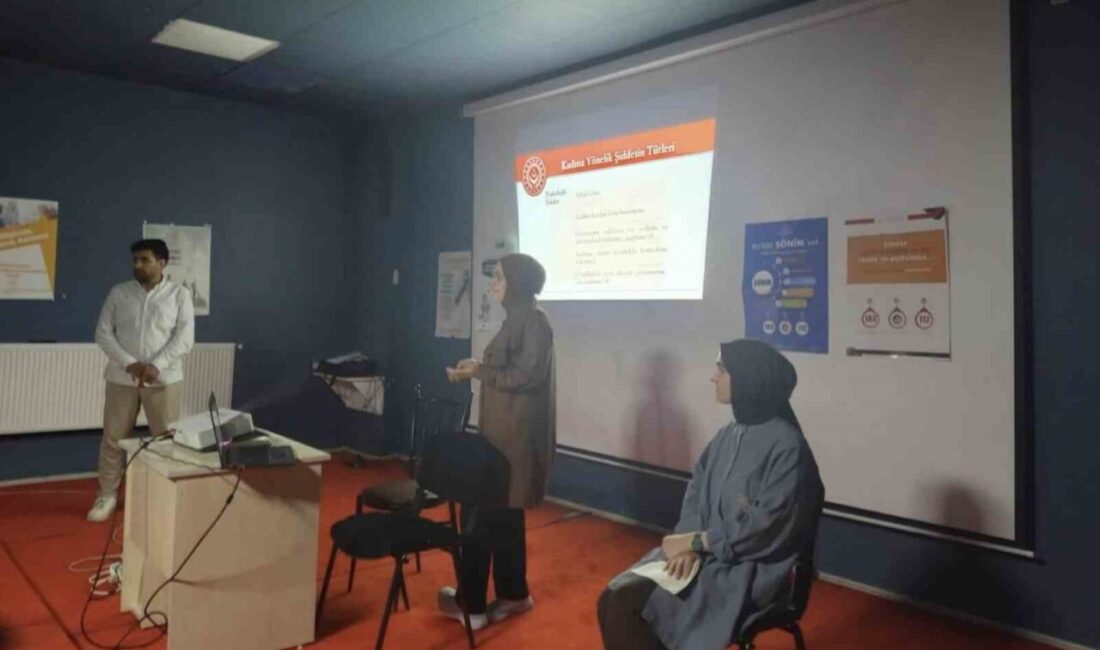 Muş’un Bulanık ilçesinde muhtarlara yönelik düzenlenen seminerde, aile içi şiddet