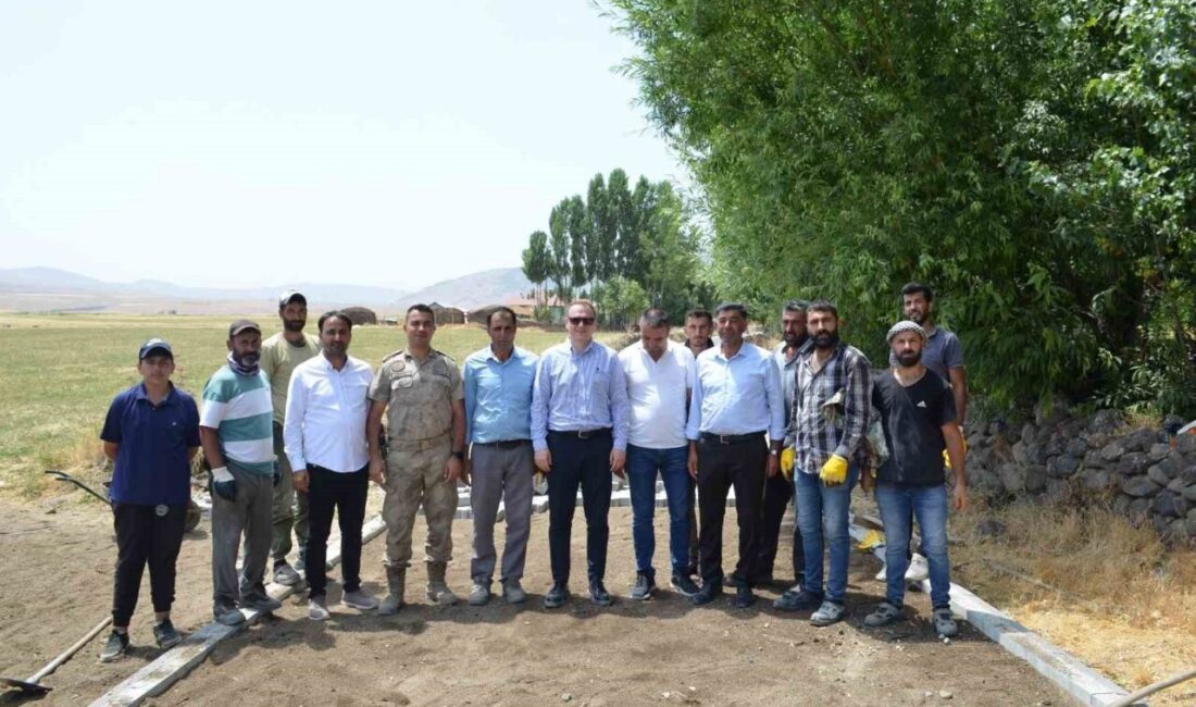 Muş’un Bulanık Kaymakam Ömer Övünç Koşansu, yürütülen yol asfaltlama çalışmaların