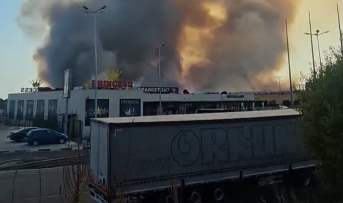 Türkiye-Bulgaristan sınırındaki ormanlık alanda çıkan yangın Edirne’de tedirginlik oluşturdu. Yangının