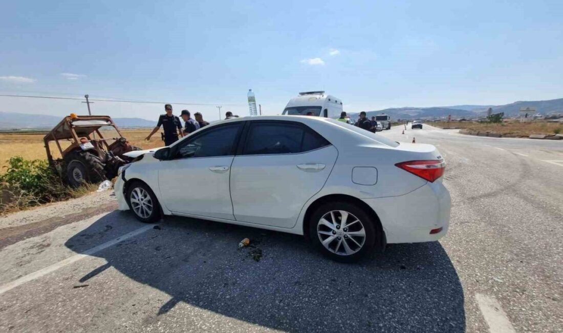 Burdur’un Karamanlı ilçesinde, Burdur-Fethiye kara yolunda traktörle otomobilin çarpışması sonucu