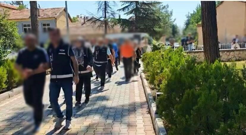 Burdur merkezli 3 ilde uyuşturucu ve fuhuş çetesine yönelik düzenlenen