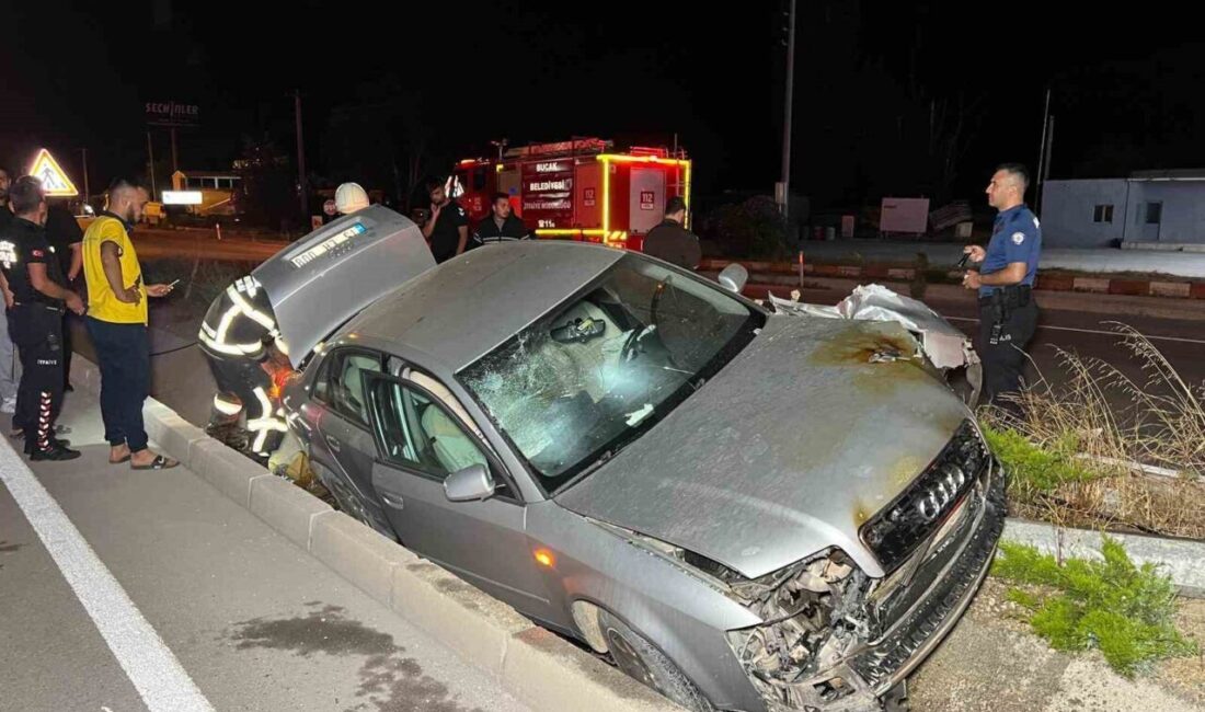 Antalya-Bucak kara yolunda kontrolden çıkarak refüjdeki aydınlatma direğine çapan otomobil