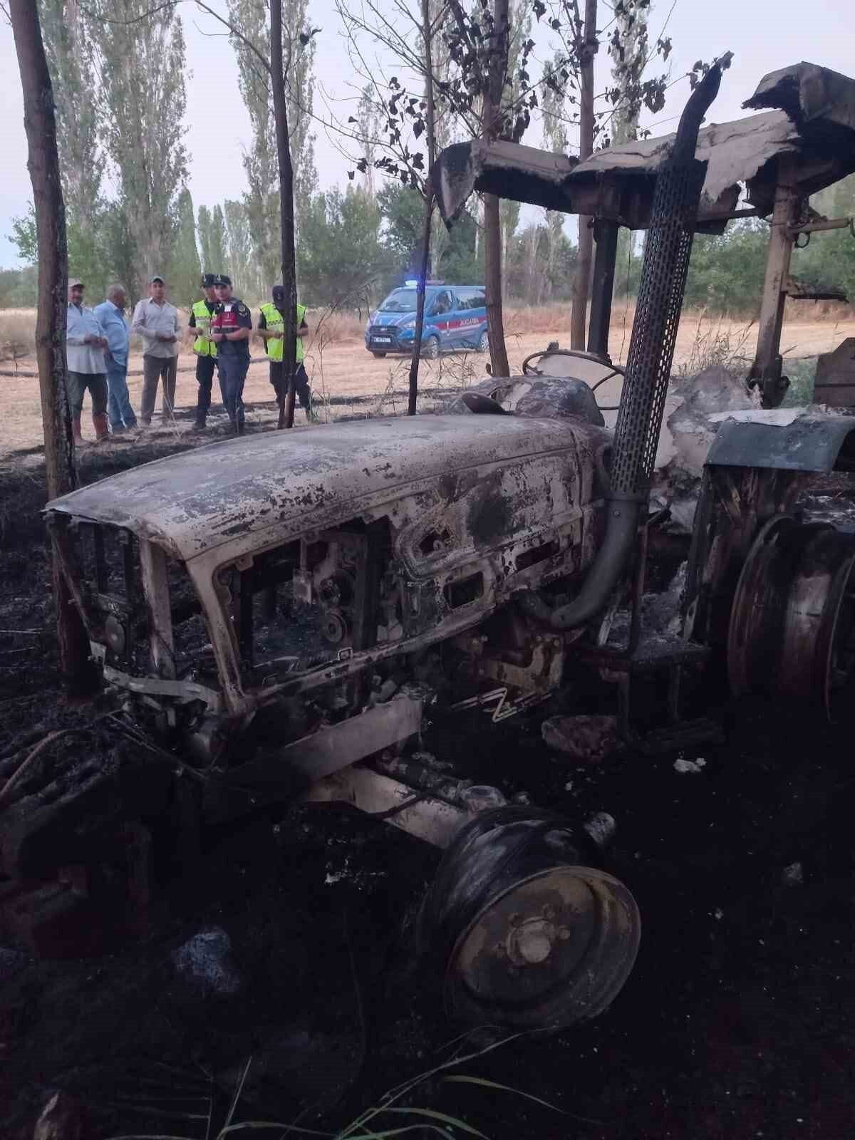 Burdur merkeze bağlı Düğer köyünde traktör kontağının kısa devre yapması