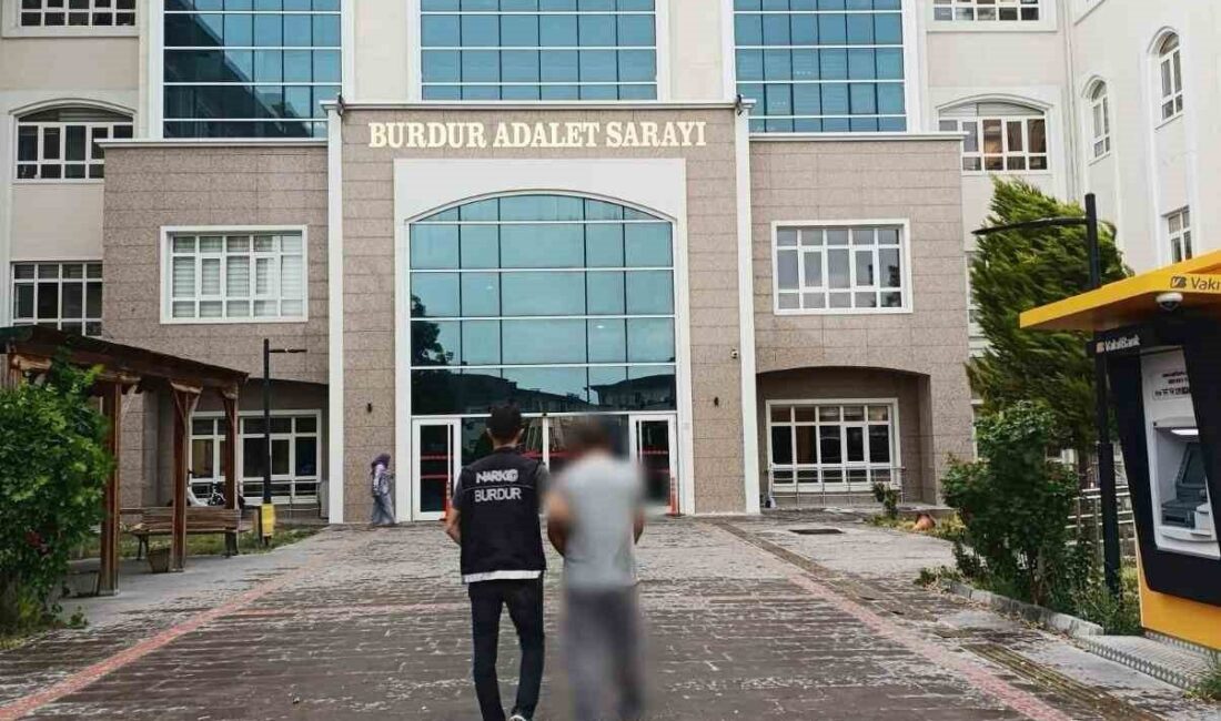 Burdur’da narkotik polislerinin yaptığı operasyonda üzerinden 500 kullanımlık sentetik kannabinoid