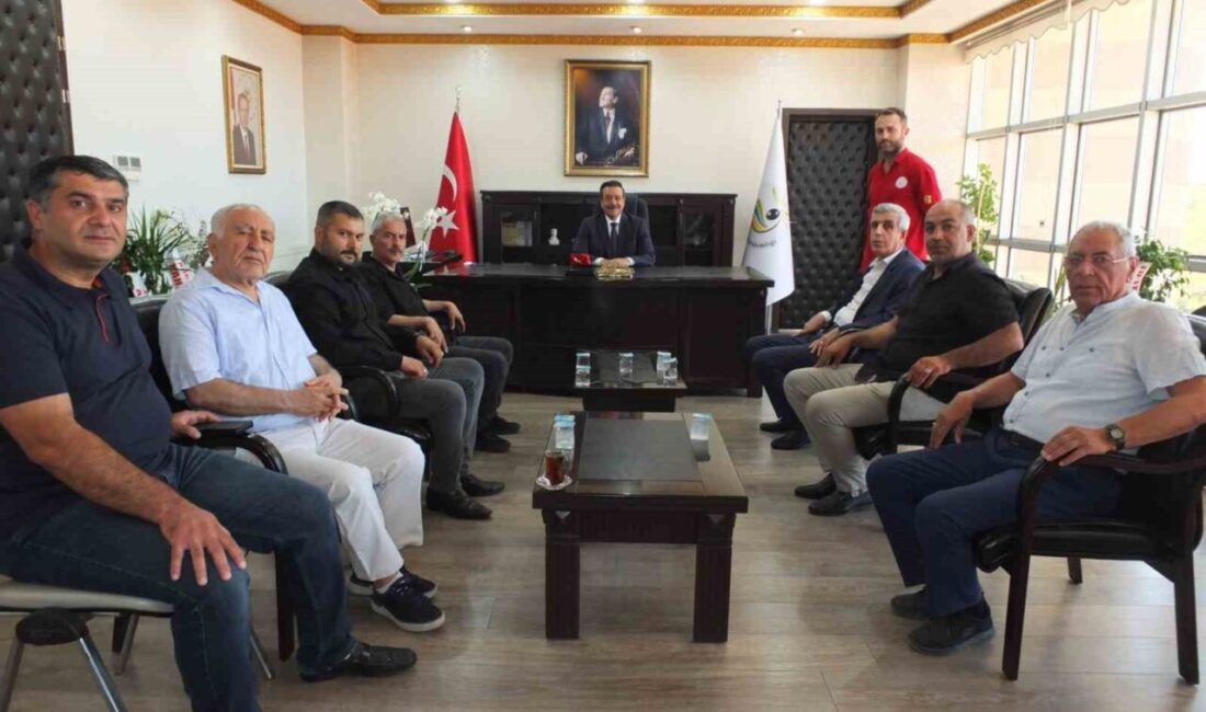 Burhaniye’de geçtiğimiz pazartesi göreve başlayan Kaymakam Cumalı Atilla, ziyaretçilerini kabul