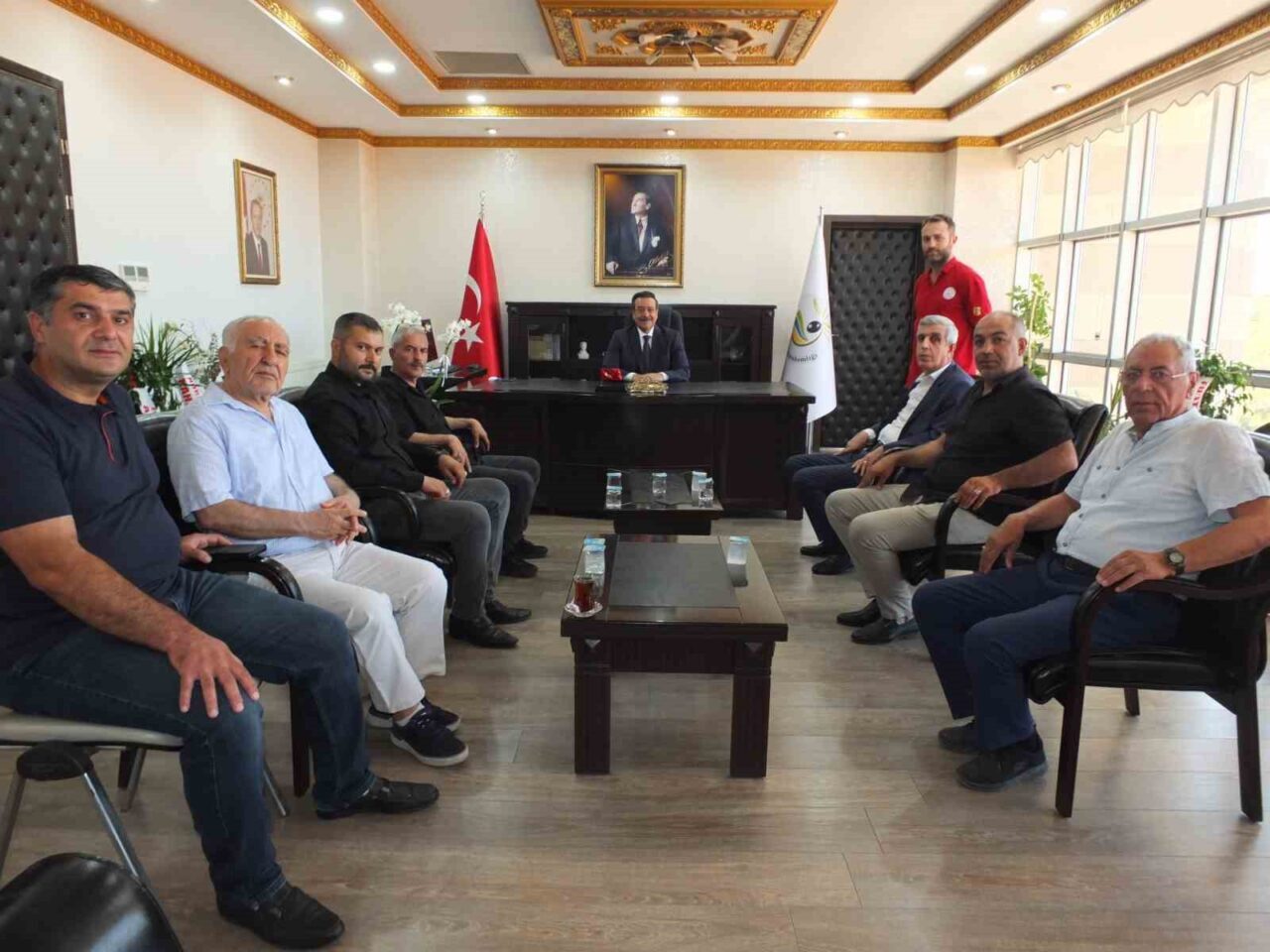 Burhaniye’de geçtiğimiz pazartesi göreve başlayan Kaymakam Cumalı Atilla, ziyaretçilerini kabul