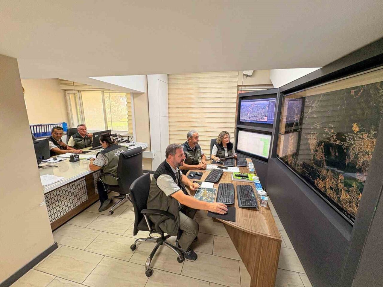 Bursa Valiliği devam eden orman yangınları ile mücadelenin havadan ve