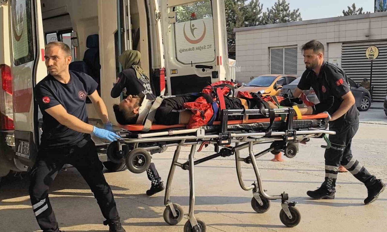 Bursa’nın İnegöl ilçesinde meydana gelen iş kazasında, çatının çökmesi sonucu
