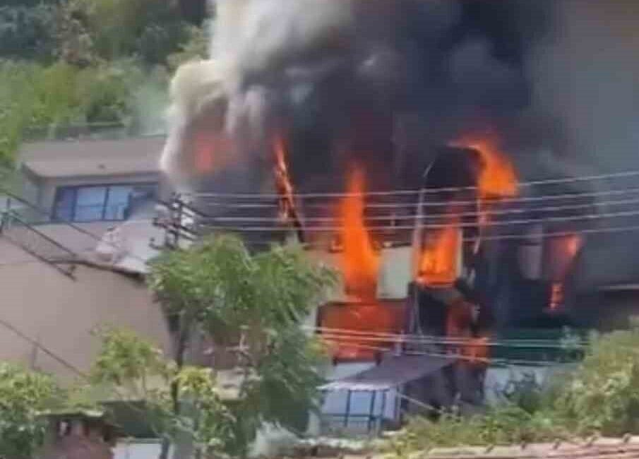 Bursa’da ormana yakın bir evde çıkan yangın mahalle sakinlerinde paniğe