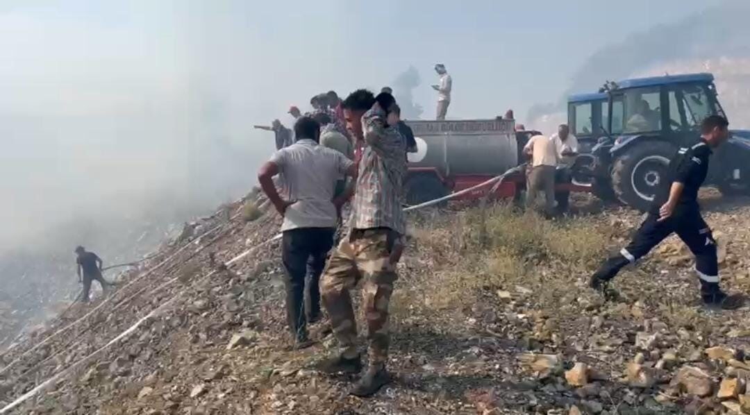 Bursa’nın Harmancık-Orhaneli mevkiindeki ormanlık alanda çıkan yangına ekiplerin müdahalesi sürüyor.